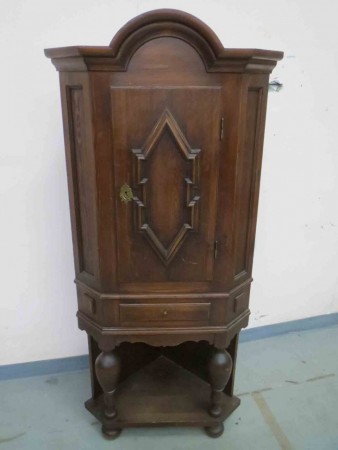 6367 - Rohovka dub barokni styl  1920    V - 165  cm  -  PRODANO